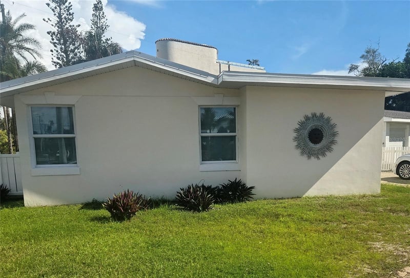 117 79th St, Holmes Beach, FL 34217