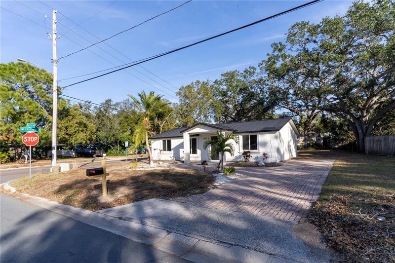 1395 Davis Rd, Dunedin, FL 34698