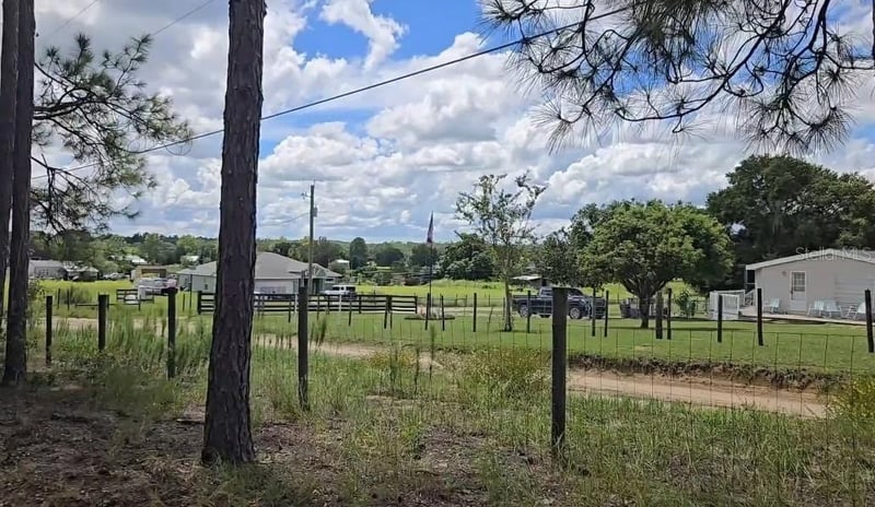 18505 Holloway Ln, Dade City, FL 33523