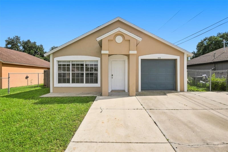 1616 27th Ave E, Bradenton, FL 34208