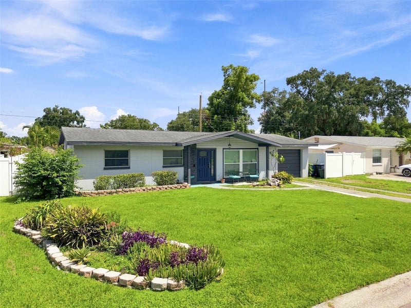 2609 Auburn Ave W, Tampa, FL 33614