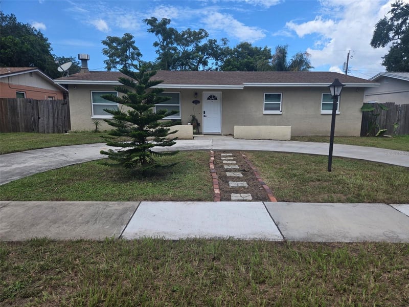 11199 Temple Ave, Seminole, FL 33772