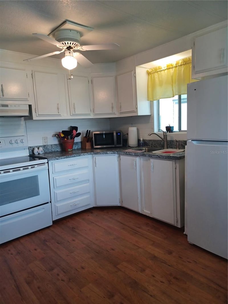34620 Sweetpea Ln, Zephyrhills, FL 33541