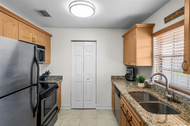200 Country Club Dr #108, Largo, FL 33771