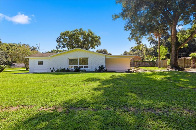 39250 Miramar Dr, Zephyrhills, FL 33540