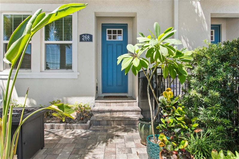 268 8th St N, St Petersburg, FL 33701