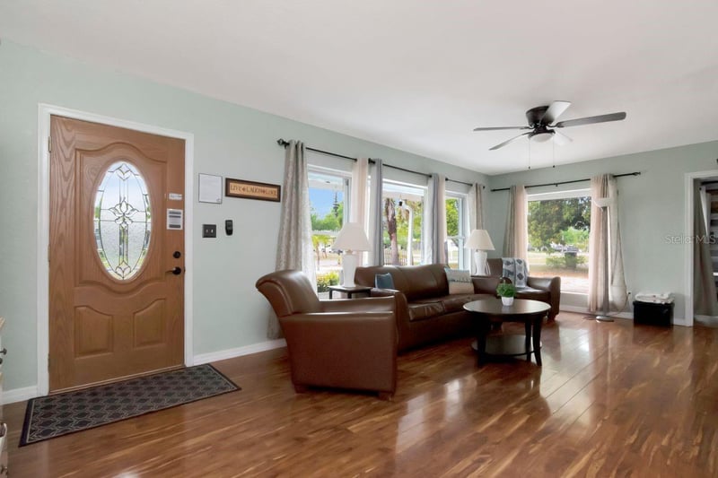305 Baker Ave, Clearwater, FL 33755