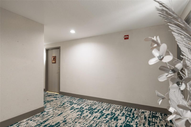 7650 Bayshore Dr #805, Treasure Island, FL 33706