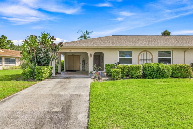 2202 Highclere Cir #2202, Sun City Center, FL 33573