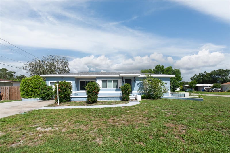 2501 Leslee Lake Dr N, St Petersburg, FL 33713