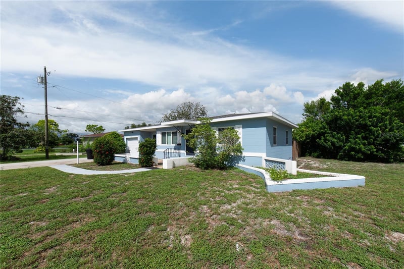 2501 Leslee Lake Dr N, St Petersburg, FL 33713