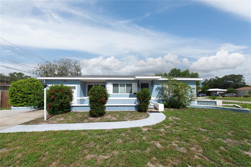2501 Leslee Lake Dr N, St Petersburg, FL 33713