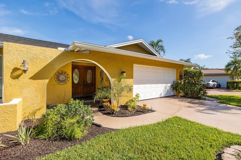 11555 Pine St, Seminole, FL 33772