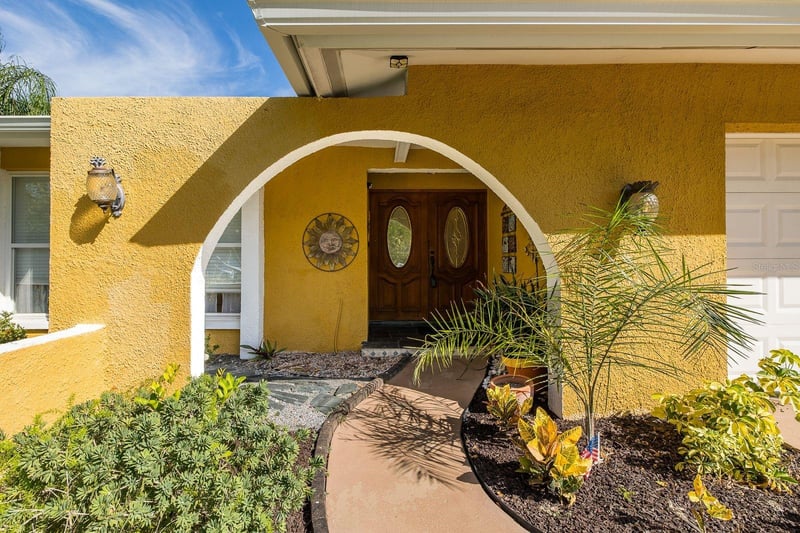 11555 Pine St, Seminole, FL 33772