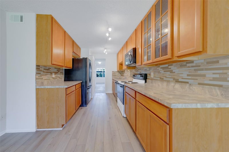 5090 Bay St NE #124, St Petersburg, FL 33703
