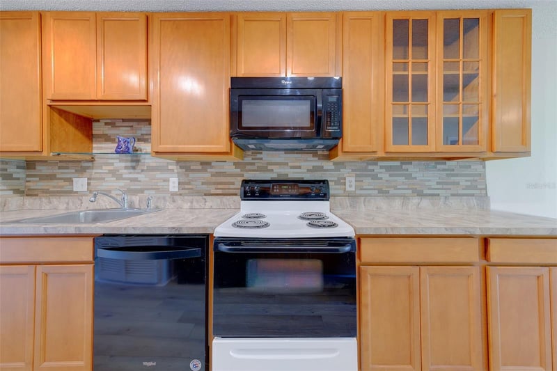 5090 Bay St NE #124, St Petersburg, FL 33703