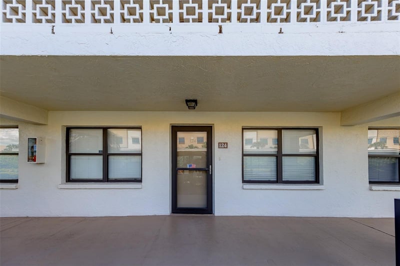 5090 Bay St NE #124, St Petersburg, FL 33703