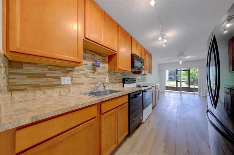 5090 Bay St NE #124, St Petersburg, FL 33703