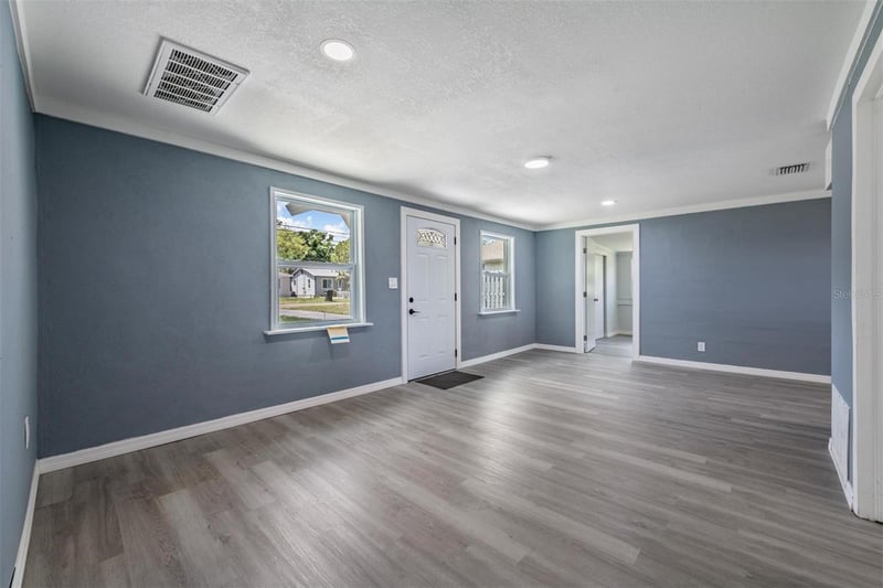 636 Stremma Rd, Largo, FL 33770