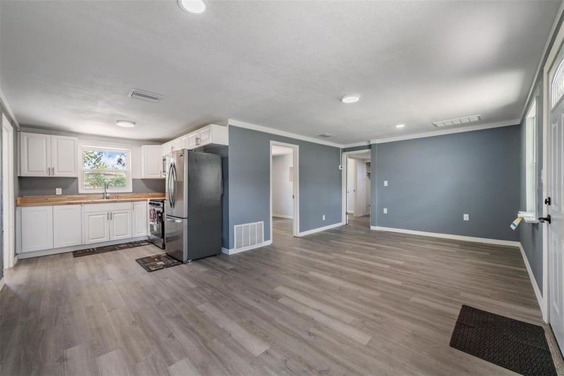 636 Stremma Rd, Largo, FL 33770
