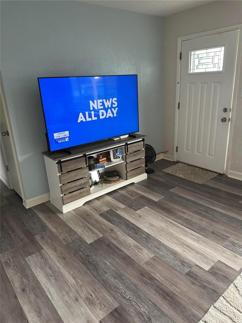 10735 63rd Ave, Seminole, FL 33772