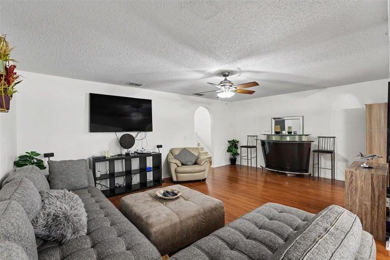 4607 Ashburn Square Dr, Tampa, FL 33610