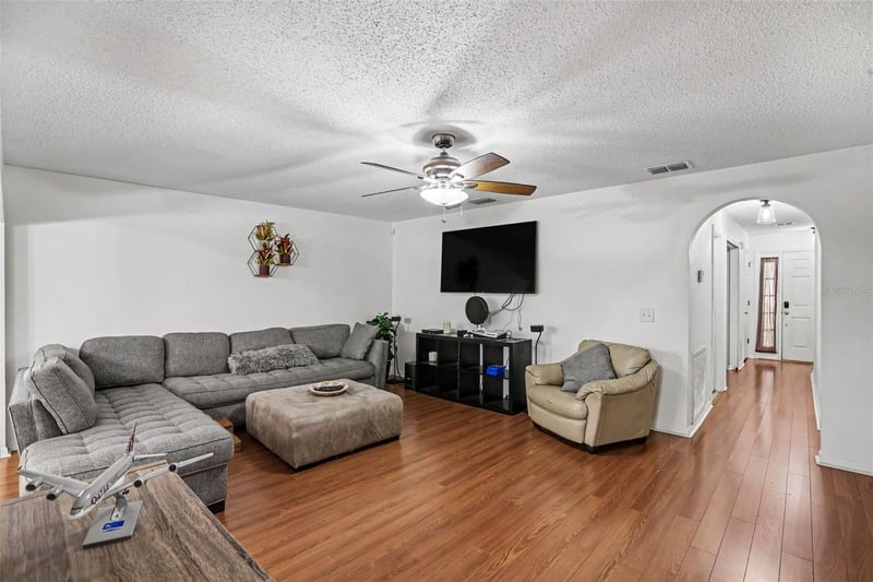 4607 Ashburn Square Dr, Tampa, FL 33610