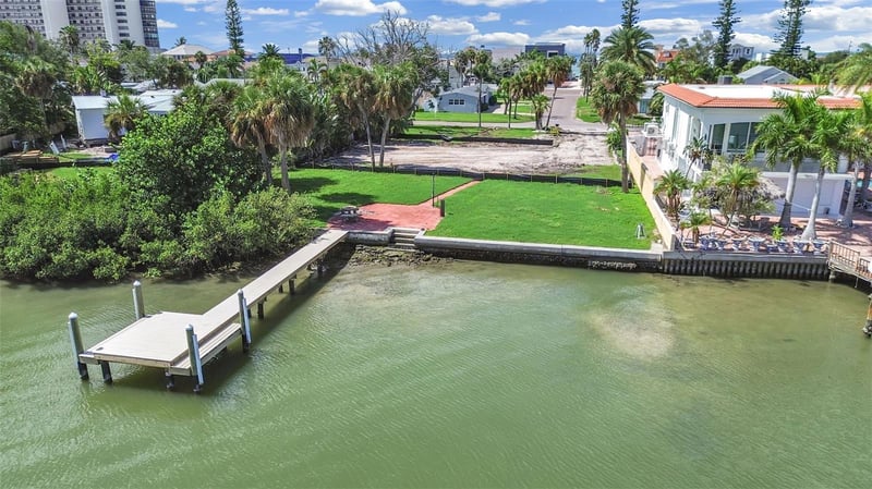 15601 Redington Dr, Redington Beach, FL 33708