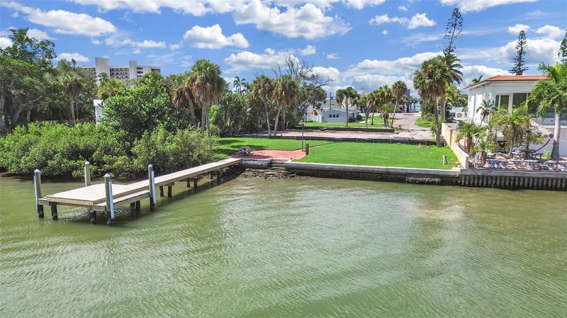 15601 Redington Dr, Redington Beach, FL 33708