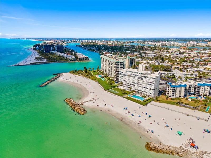 7000 Beach Pz #307, St Pete Beach, FL 33706