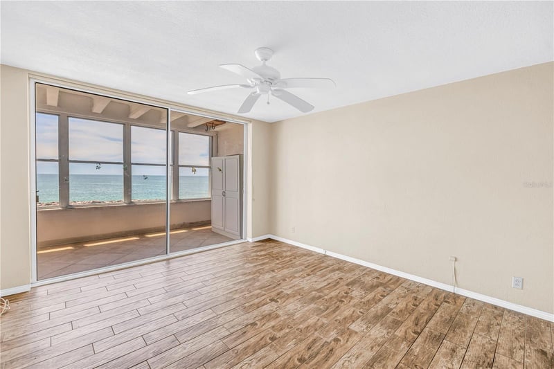 7000 Beach Pz #307, St Pete Beach, FL 33706