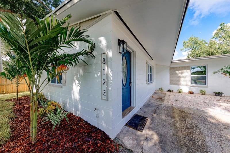 8122 Lark St, Seminole, FL 33777