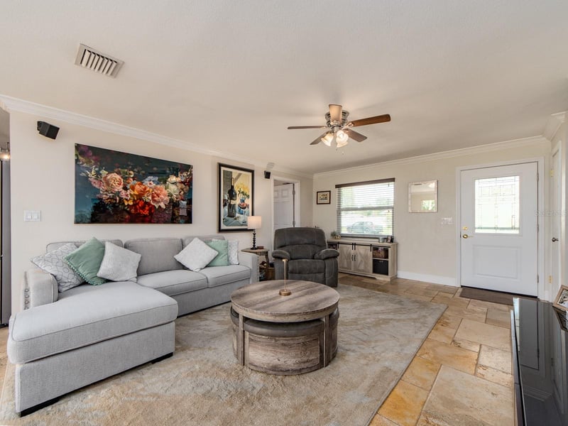 1679 Woodridge Dr, Clearwater, FL 33756