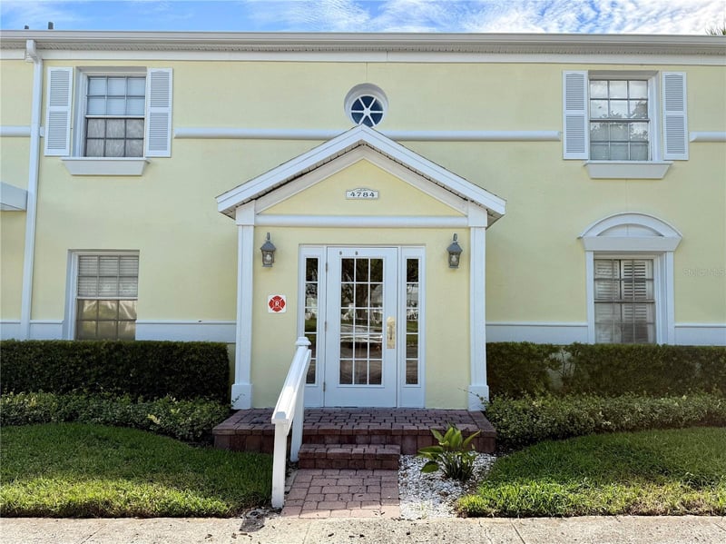 4784 Beach Dr SE #B, St Petersburg, FL 33705