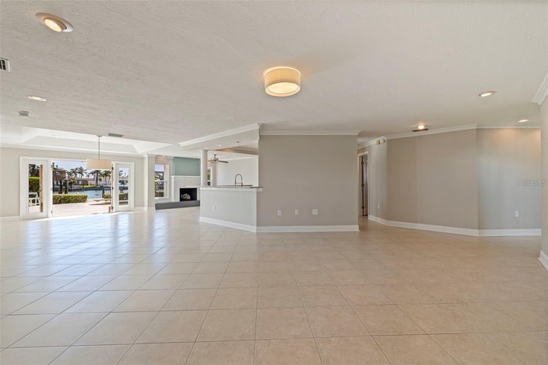 11225 4th St E, Treasure Island, FL 33706