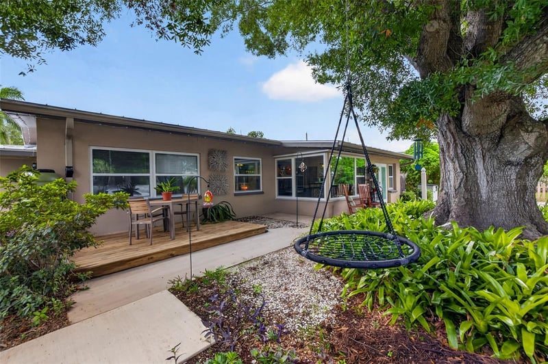6677 Poinsettia Ave S, St Petersburg, FL 33707