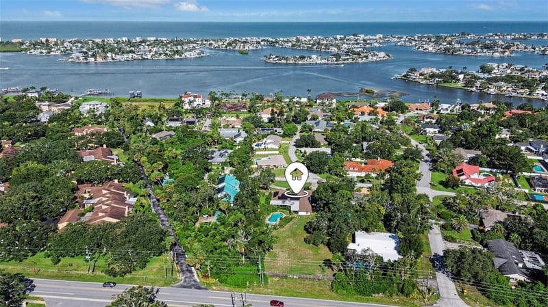 2300 Kent Dr, Largo, FL 33774