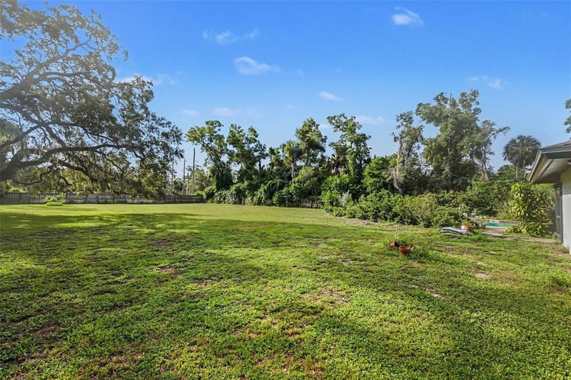 2300 Kent Dr, Largo, FL 33774