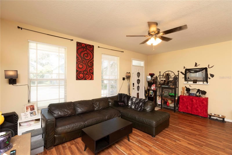 6212 Moorefield Ln, Zephyrhills, FL 33542