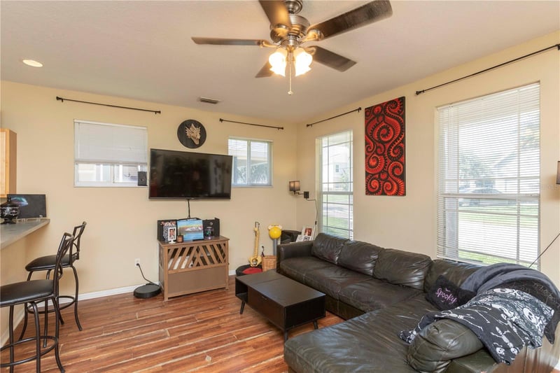 6212 Moorefield Ln, Zephyrhills, FL 33542