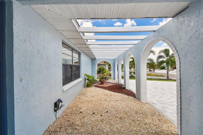 919 Chipaway Dr, Apollo Beach, FL 33572