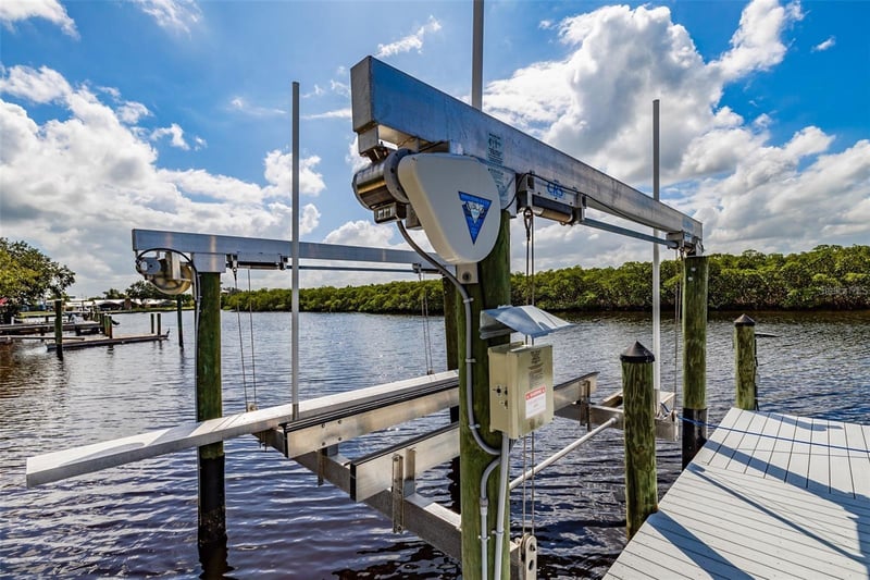 102 Trouve Ln, Ruskin, FL 33570