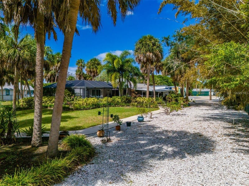 102 Trouve Ln, Ruskin, FL 33570