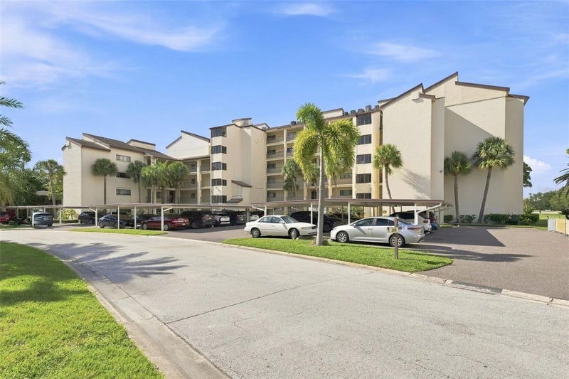 700 Starkey Rd #311, Largo, FL 33771