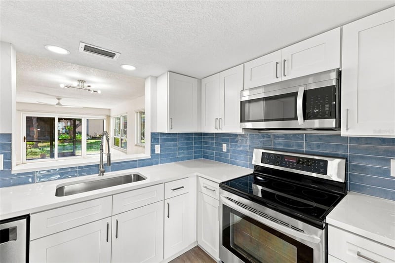 700 Starkey Rd #311, Largo, FL 33771