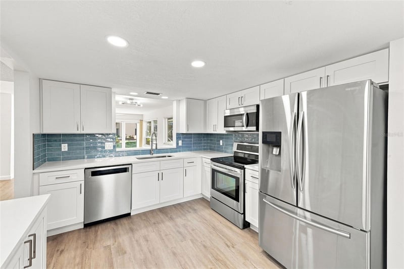 700 Starkey Rd #311, Largo, FL 33771