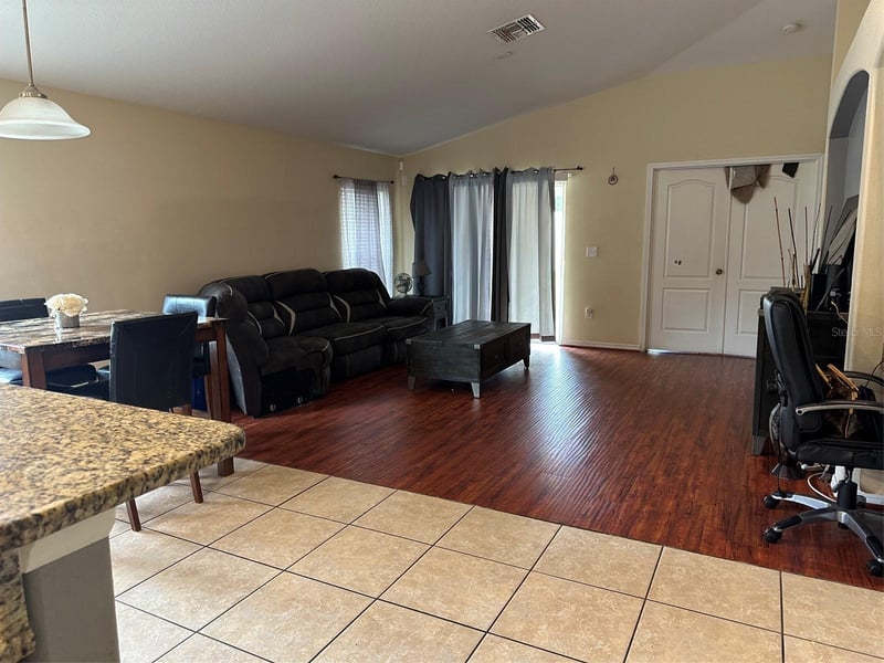 8018 Cherry Branch Dr, Ruskin, FL 33573