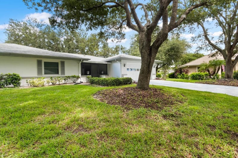 1613 Laughton Pl, Sun City Center, FL 33573