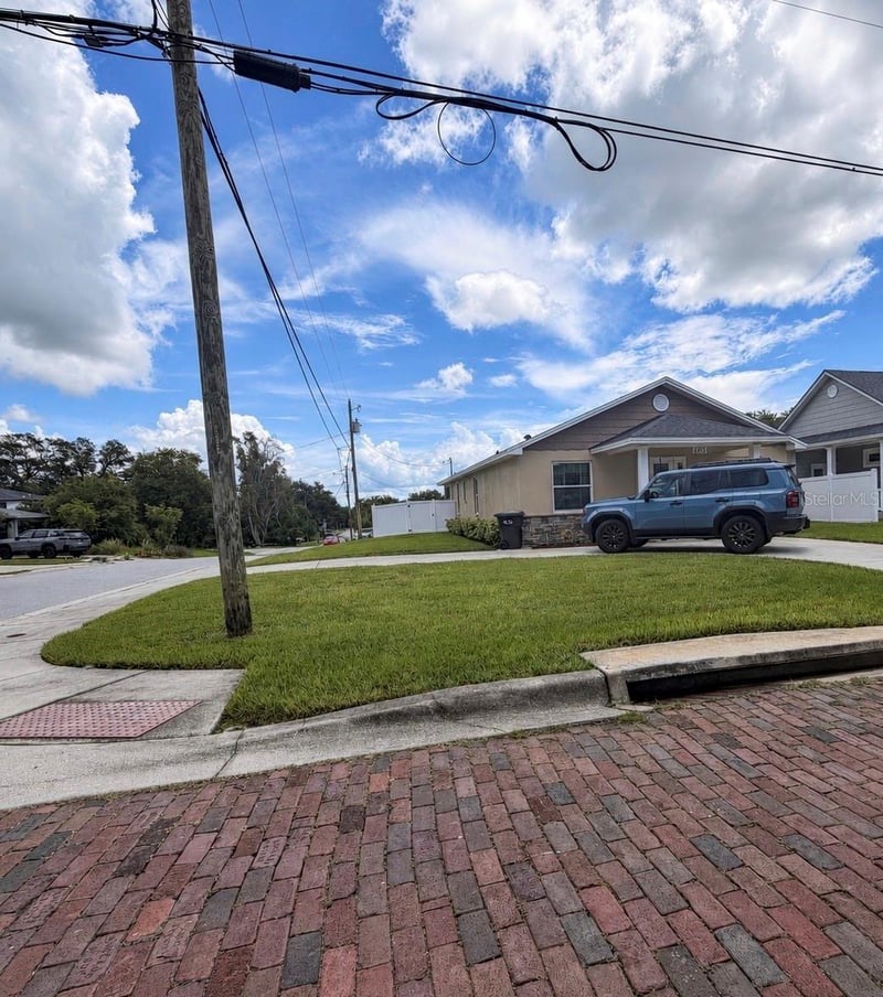 604 4th St SW, Largo, FL 33770