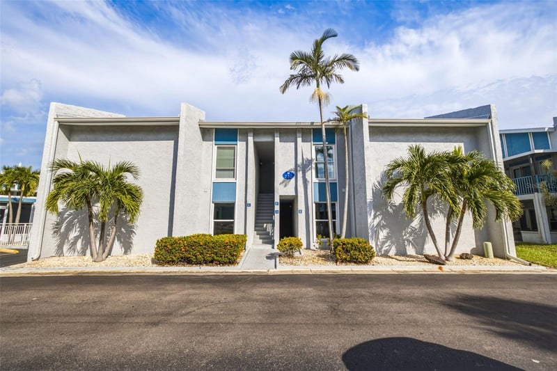 230 Medallion Blvd #F, Madeira Beach, FL 33708